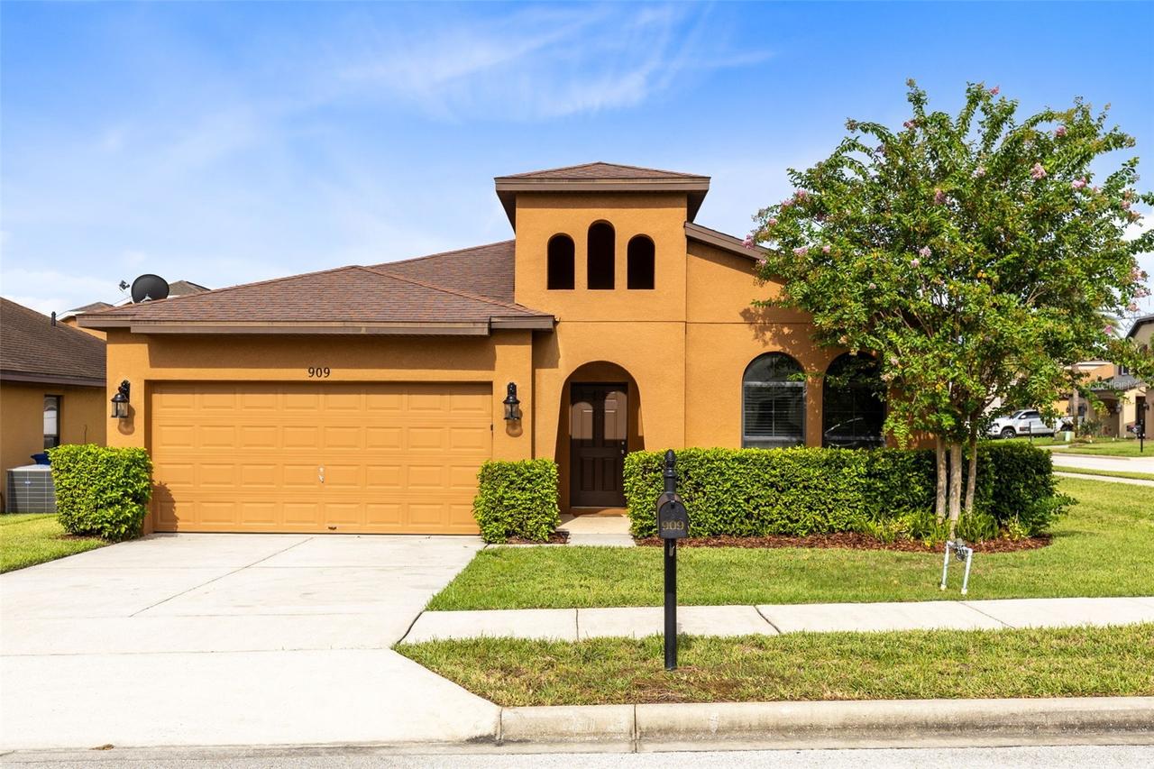 909 Woods Landing Dr., Minneola, FL 34715