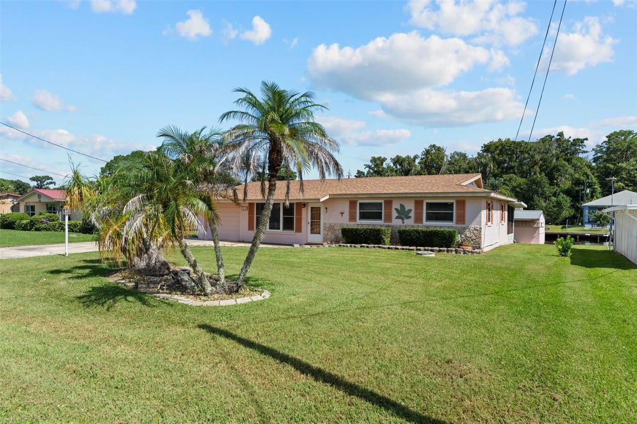 1630 Paradise Ln., Astor, FL 32102