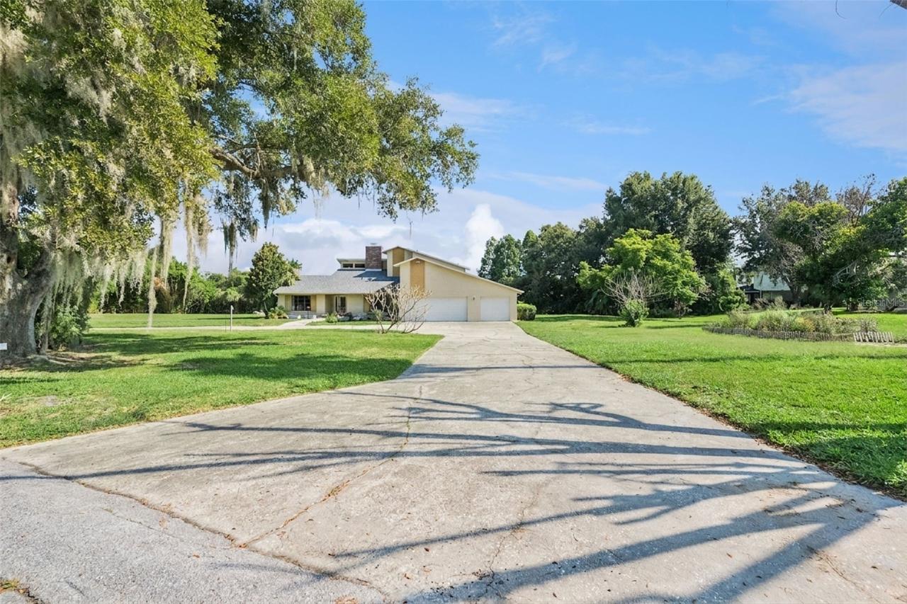 25 Lakewood Causeway, Winter Haven, FL 33884