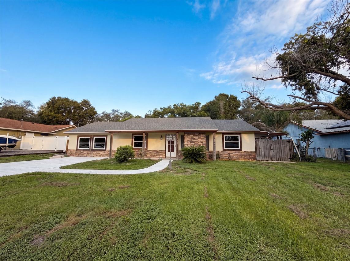 466 Leland Dr., Deltona, FL 32725