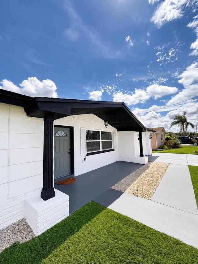 1346 Chancellor Dr., Holiday, FL 34690