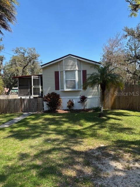 1749 Elizabeth St., New Smyrna Beach, FL 32168