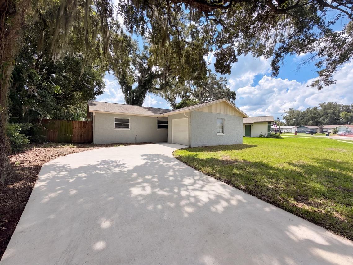 121 Inwood Cir., Brandon, FL 33510