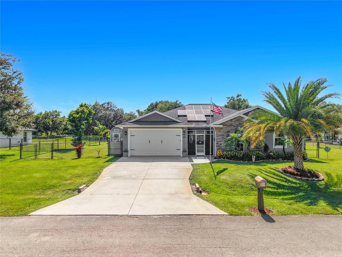 108 Oak Knolls Cir., Sebring, FL 33876