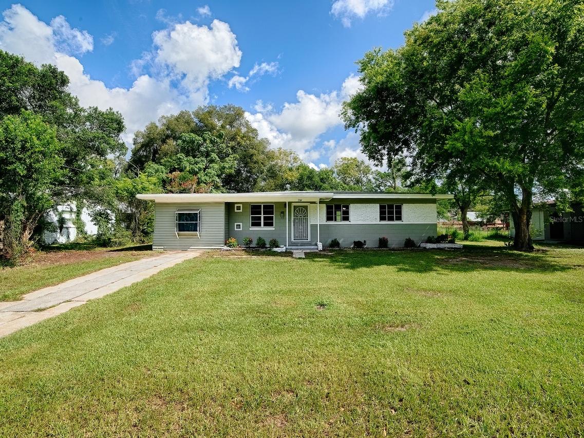 2014 Helms Ave., Leesburg, FL 34748