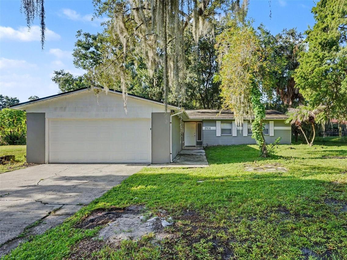 2938 Northbrook Ln., Lakeland, FL 33811