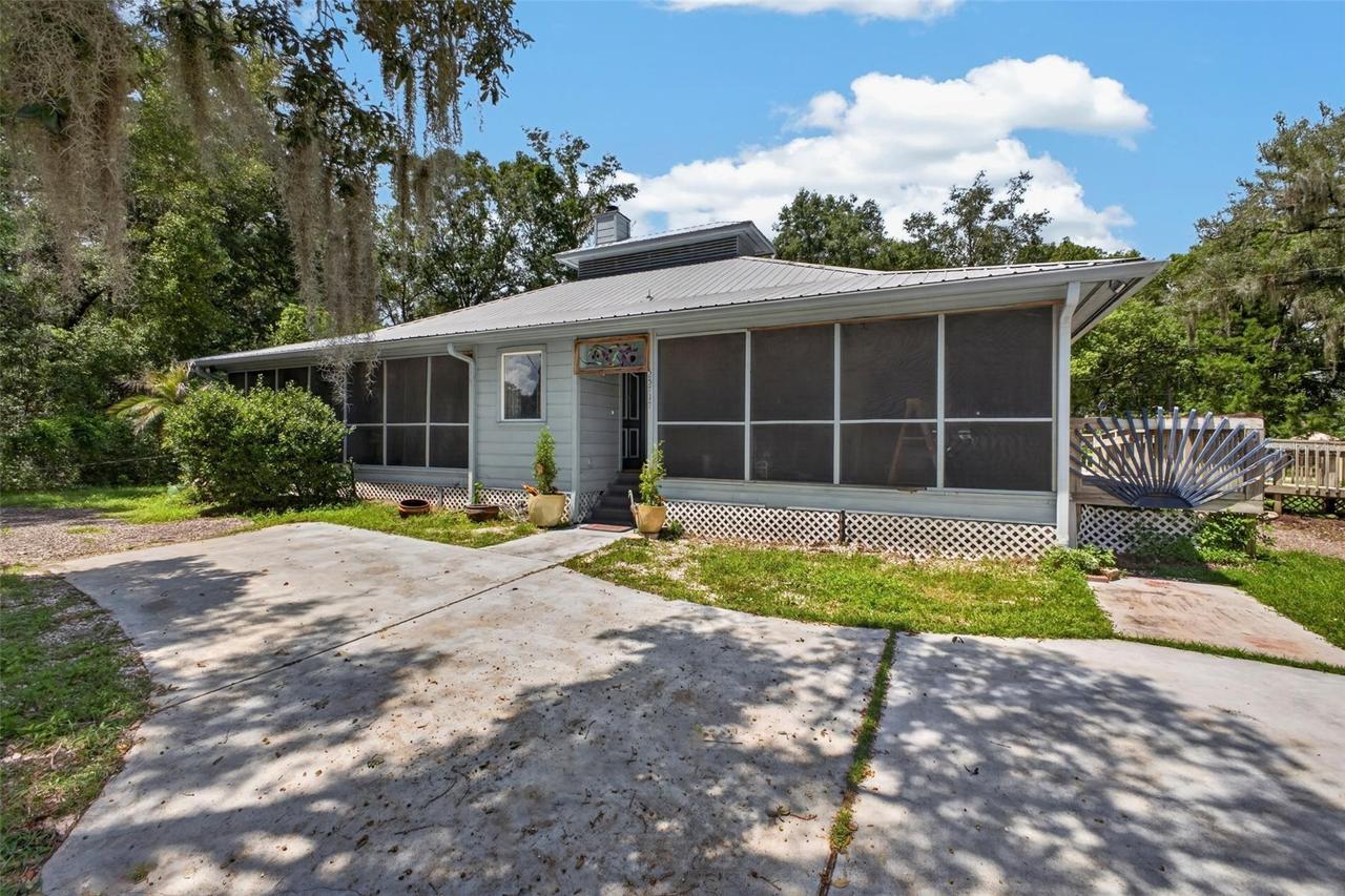 25717 Troon Ave., Sorrento, FL 32776