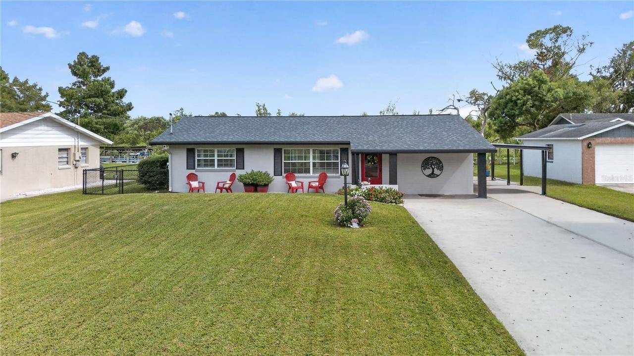 28050 Lois Dr., Tavares, FL 32778
