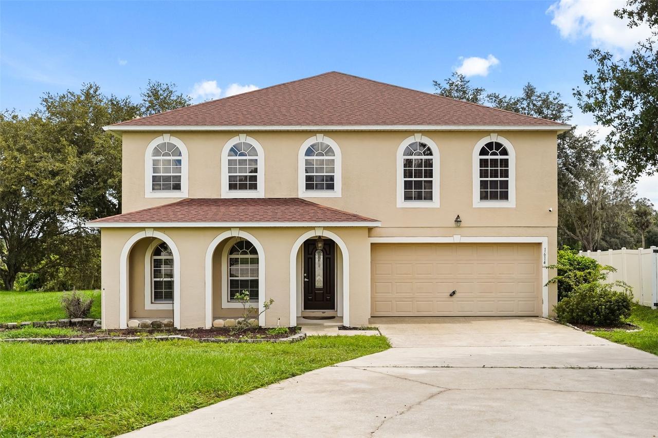 1614 Ridgemoor Dr., Mascotte, FL 34753