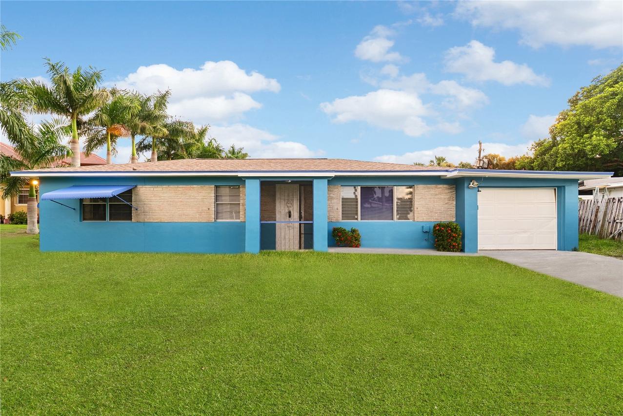 2055 Maravilla Cir., Fort Myers, FL 33901