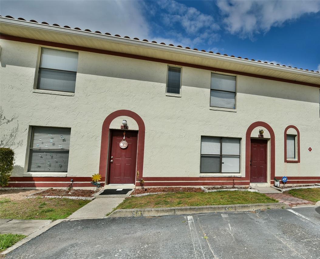 1621 Sandy Point Sq. #61, Orlando, FL 32807