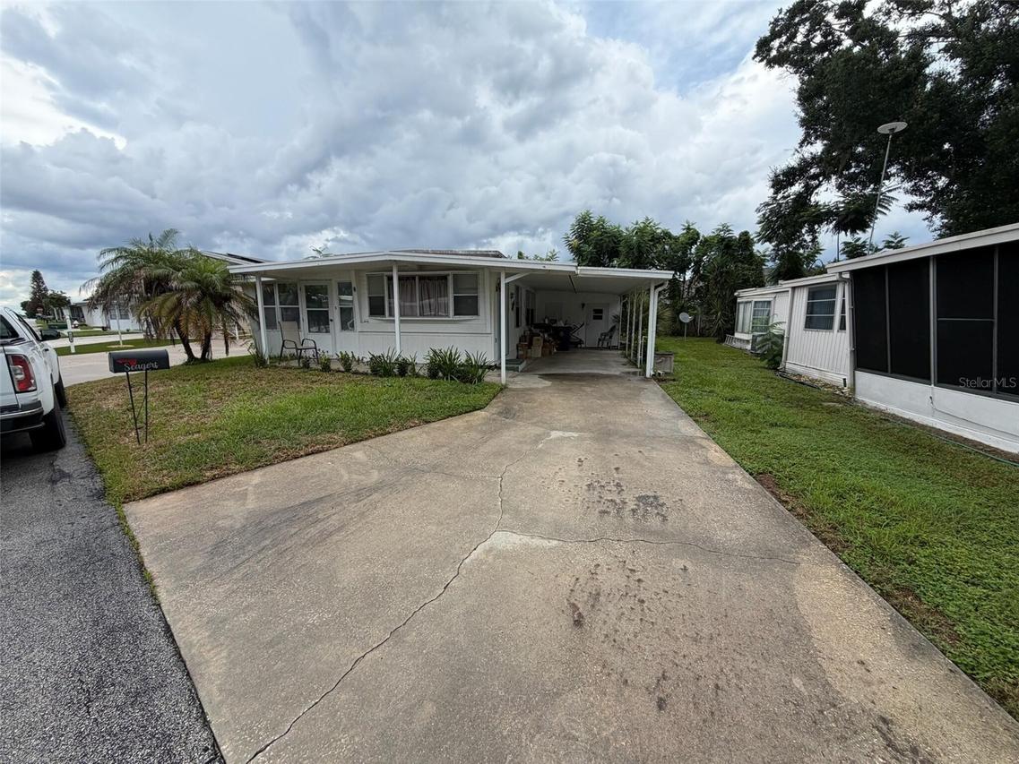 112 Holiday Ln., Auburndale, FL 33823