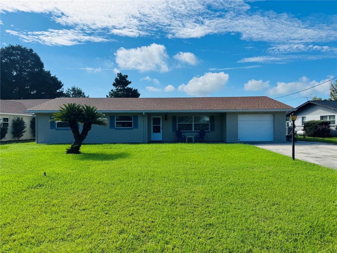 28100 Lois Dr., Tavares, FL 32778