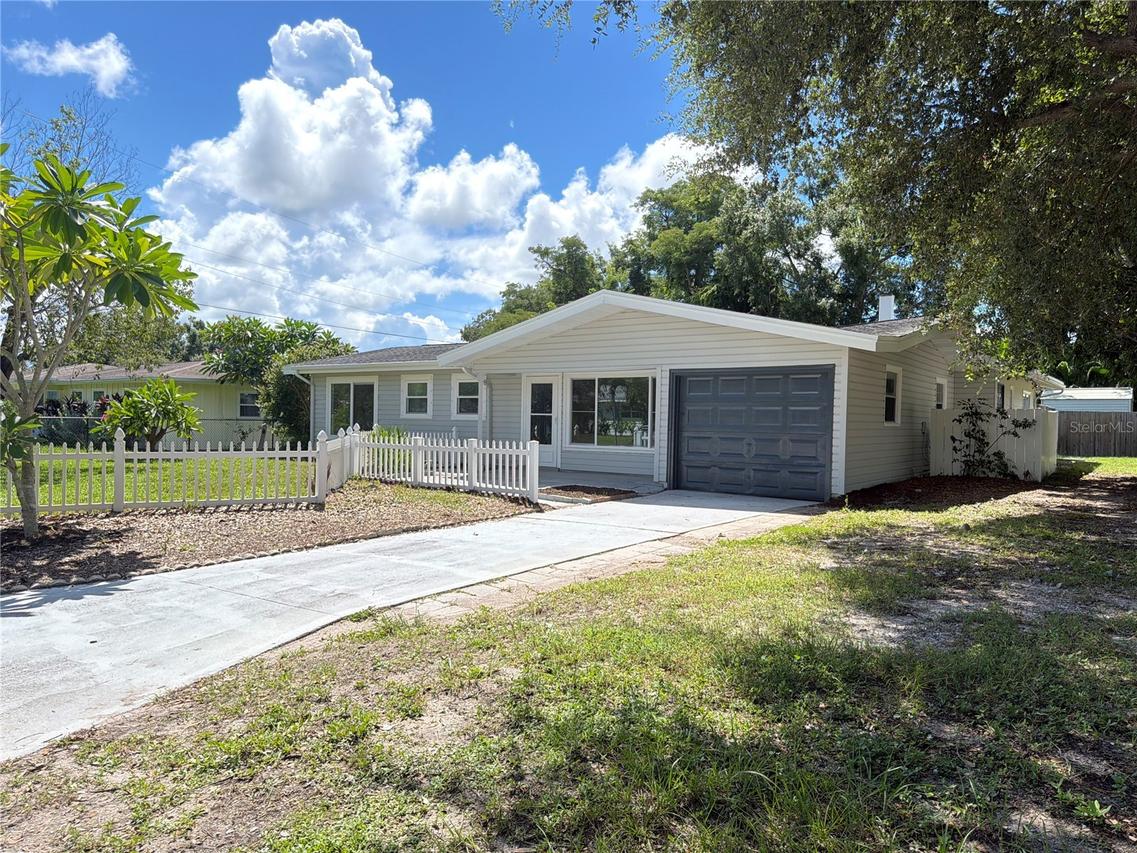 3010 Hatton St., Sarasota, FL 34237