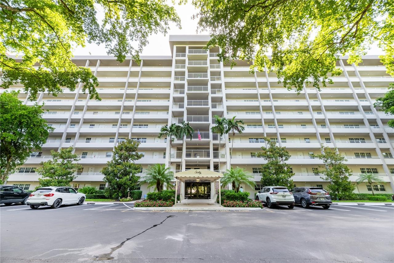 605 Oaks Dr. #607, Pompano Beach, FL 33069