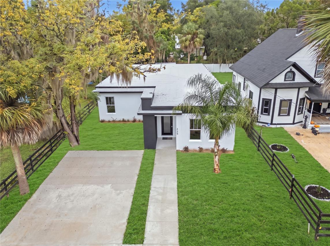 225 E Hyde Park Ave., Eustis, FL 32726