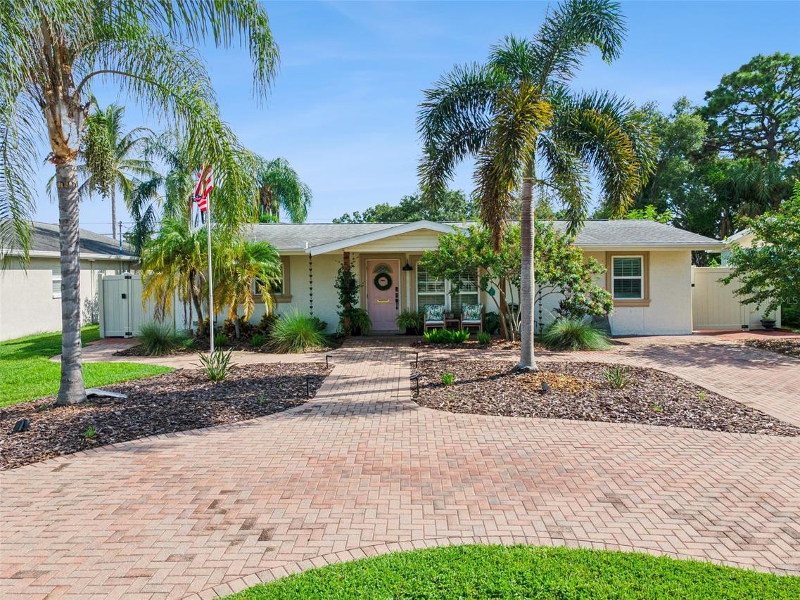 592 43rd Ave., St Petersburg, FL 33703