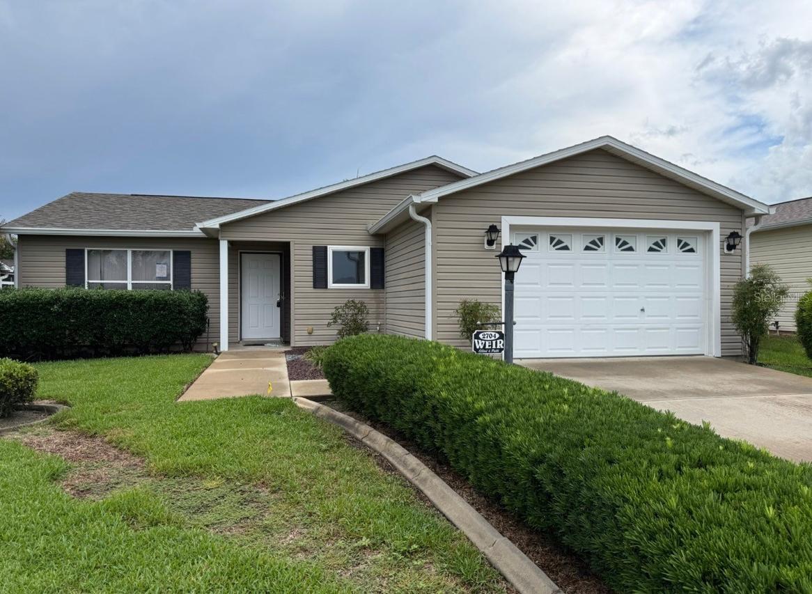 2704 Benavides Dr., The Villages, FL 32162