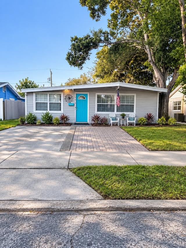 4218 12th Ave., St Petersburg, FL 33713
