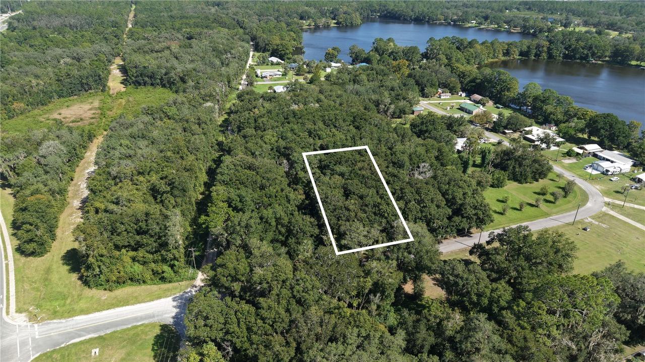 104 Twin Lake Grove Dr., Interlachen, FL 32148