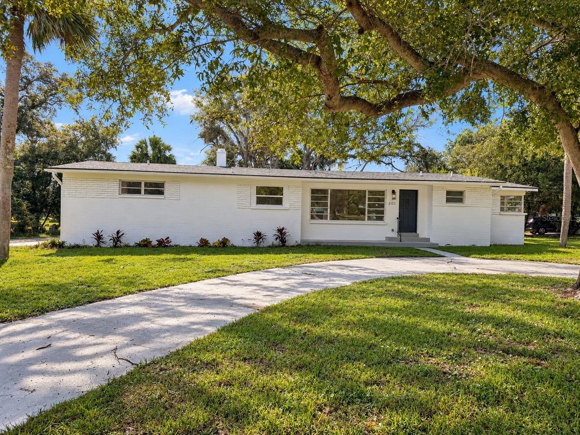 201 Granada St., Holly Hill, FL 32117