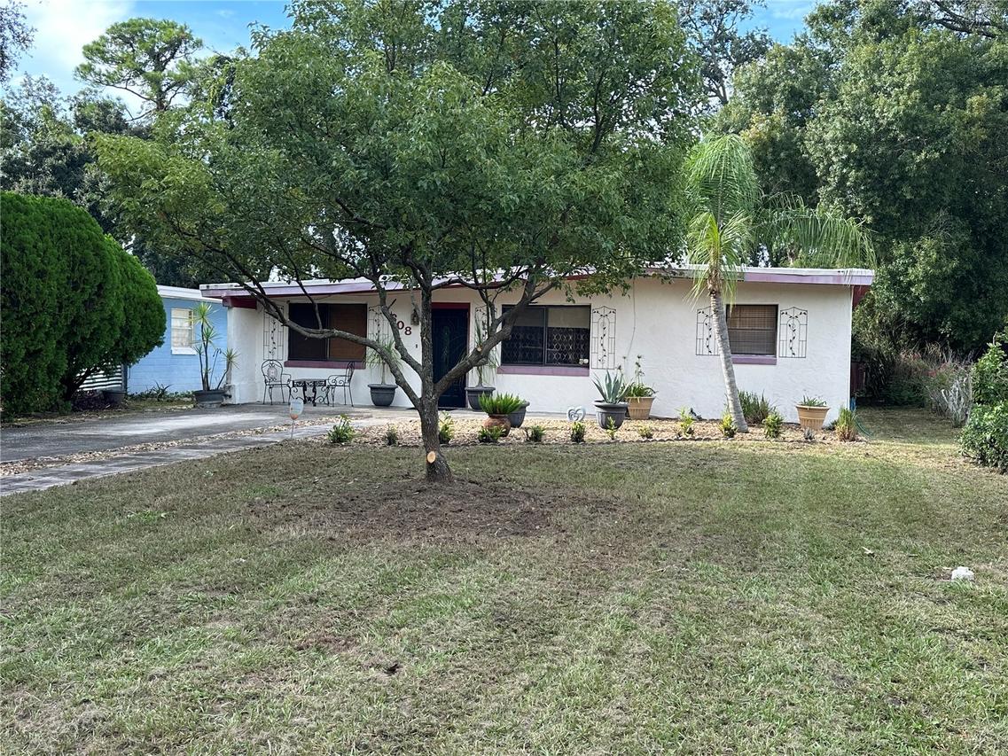 608 Dixie Ln., South Daytona, FL 32119