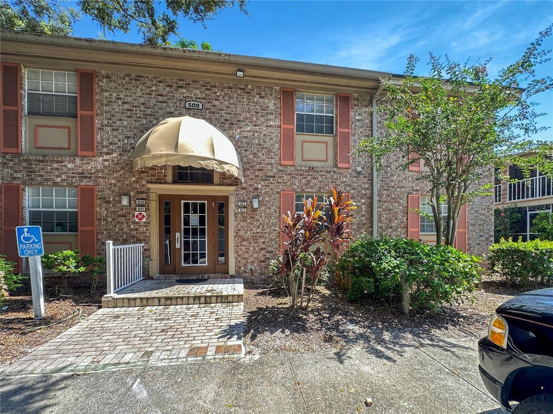 508 Banyon Tree Cir. #200, Maitland, FL 32751