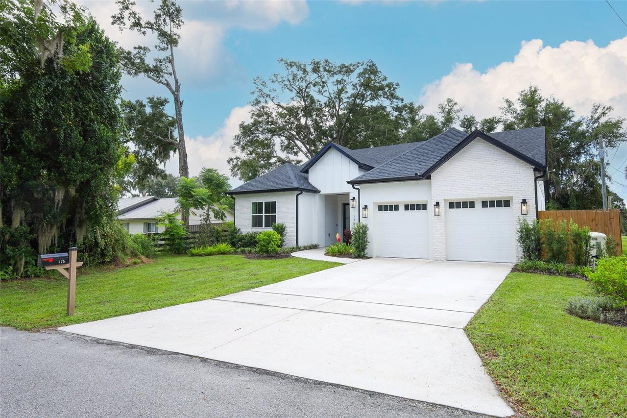 175 Pine St., Geneva, FL 32732