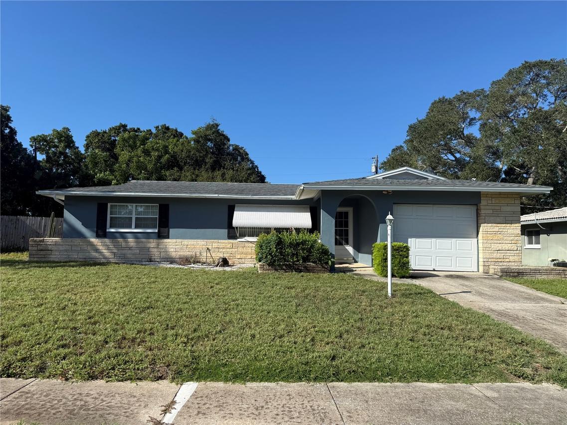 568 Hillcrest Dr., Largo, FL 33771