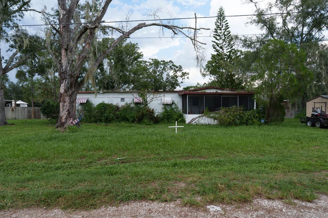 1005 Grandaddy Ln., Lutz, FL 33548