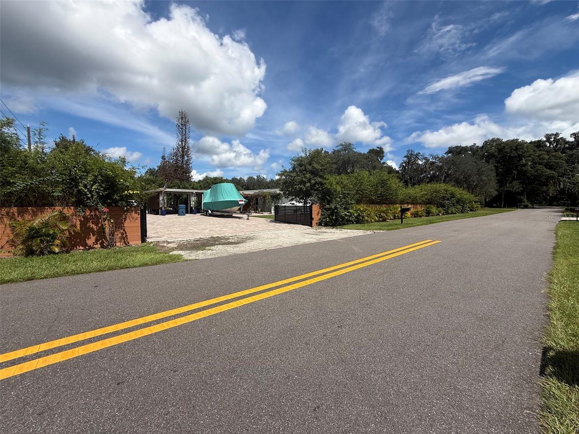 2207 Poinsettia Ln., Deland, FL 32724