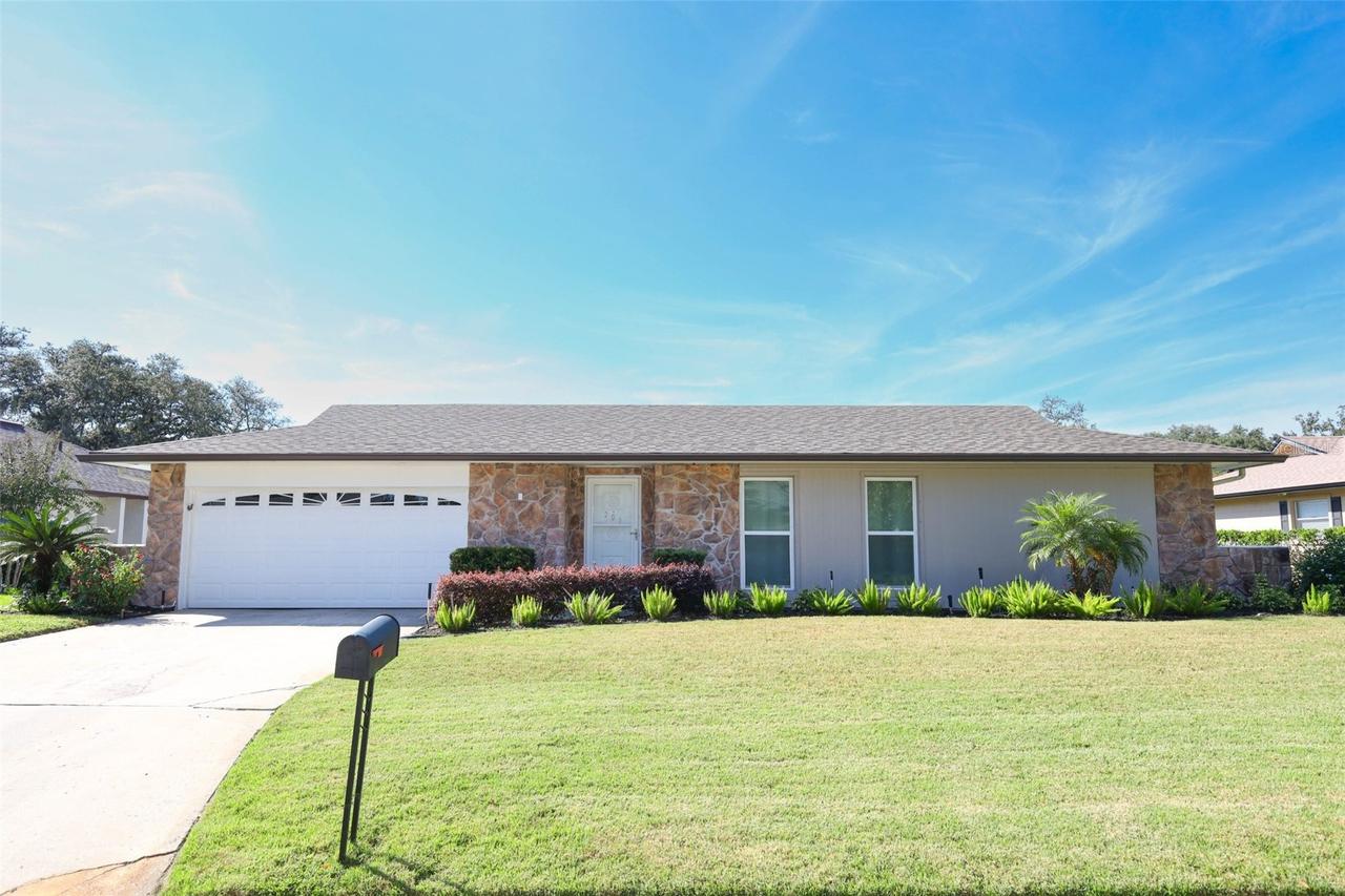 205 W Cumberland Cir., Longwood, FL 32779