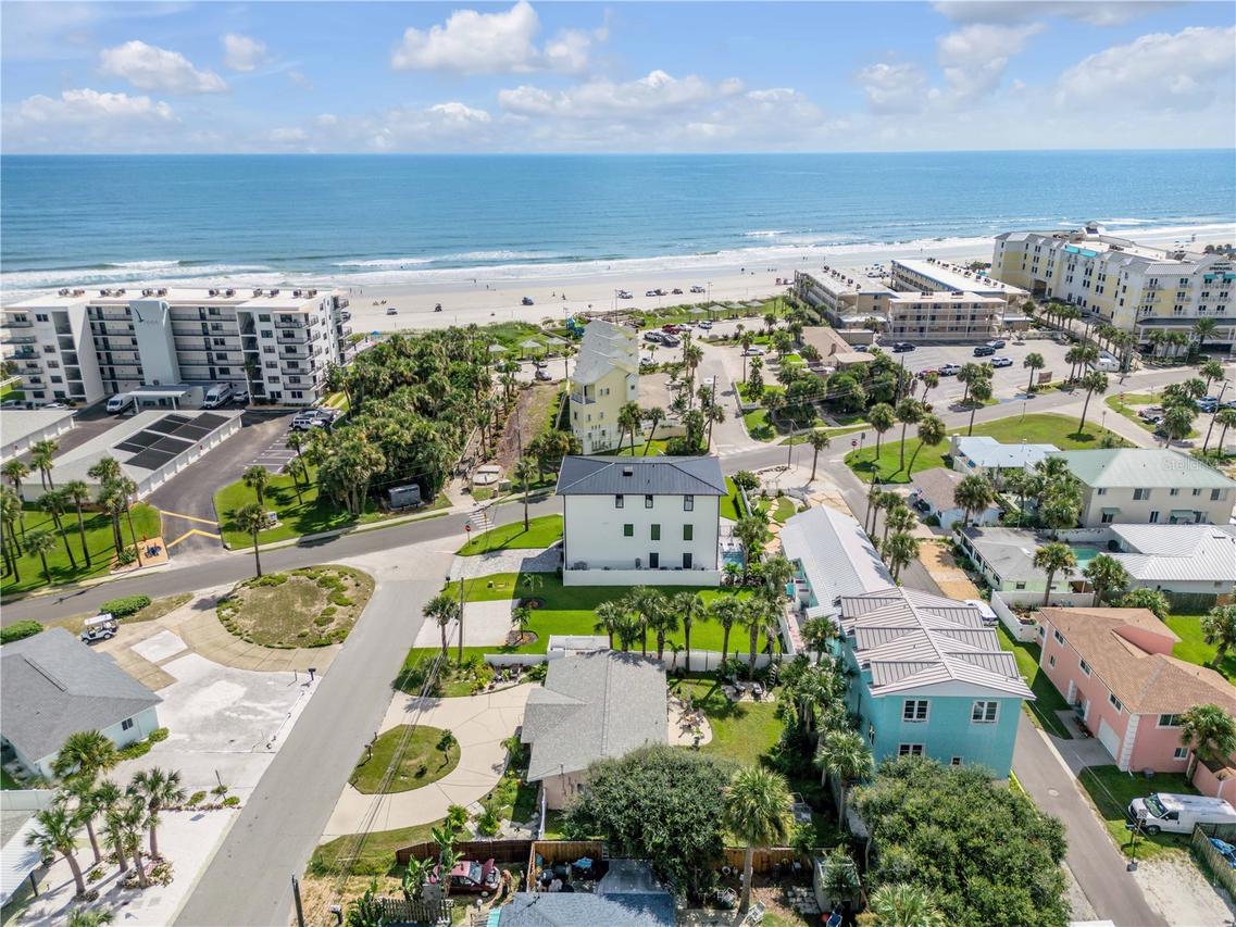 407 Lincoln Ave., New Smyrna Beach, FL 32169