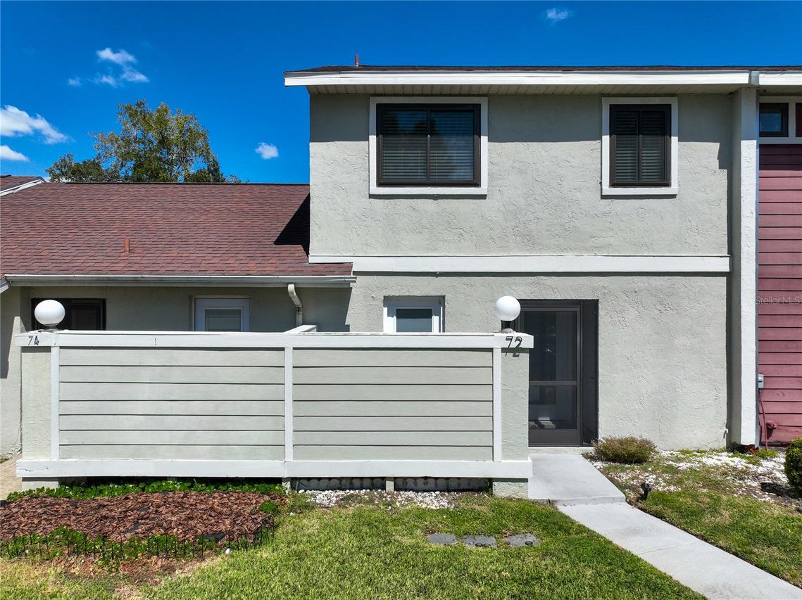 72 Pine Island Cir., Kissimmee, FL 34743