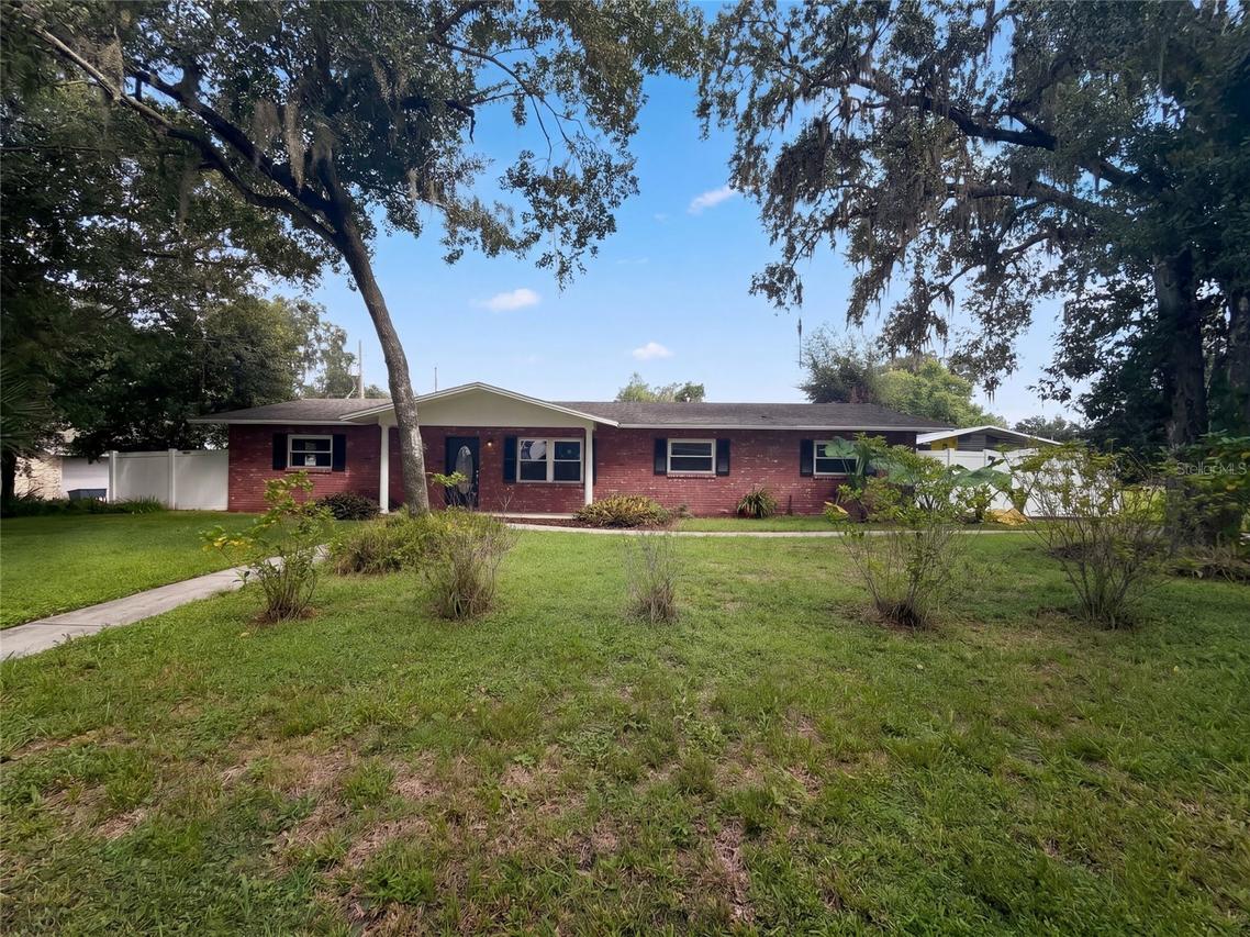 2716 Charleston Dr., Plant City, FL 33563