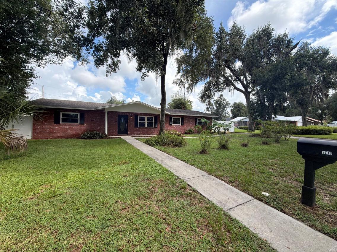 2716 Charleston Dr., Plant City, FL 33563