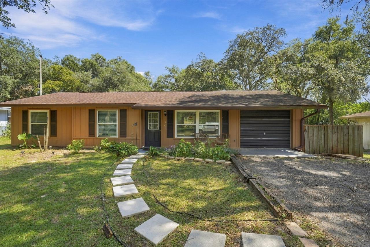 637 Pratt St., Deland, FL 32720