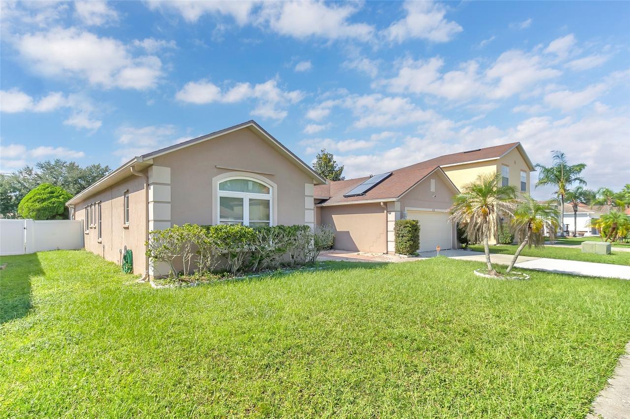 428 Acacia Tree Way, Kissimmee, FL 34758