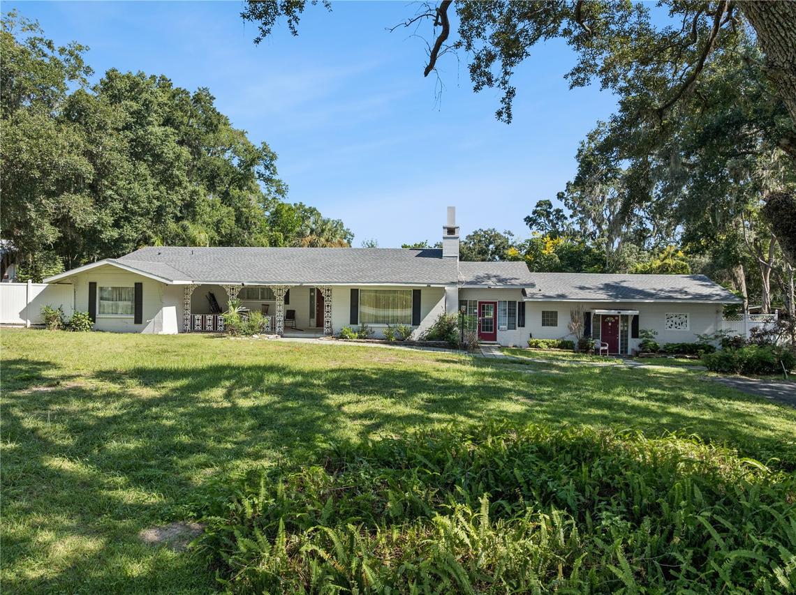 1505 E Crooked Lake Dr., Eustis, FL 32726