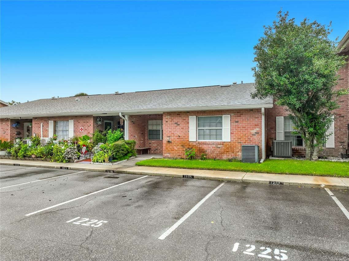 1225 Carriage Ln. #1, Orlando, FL 32807
