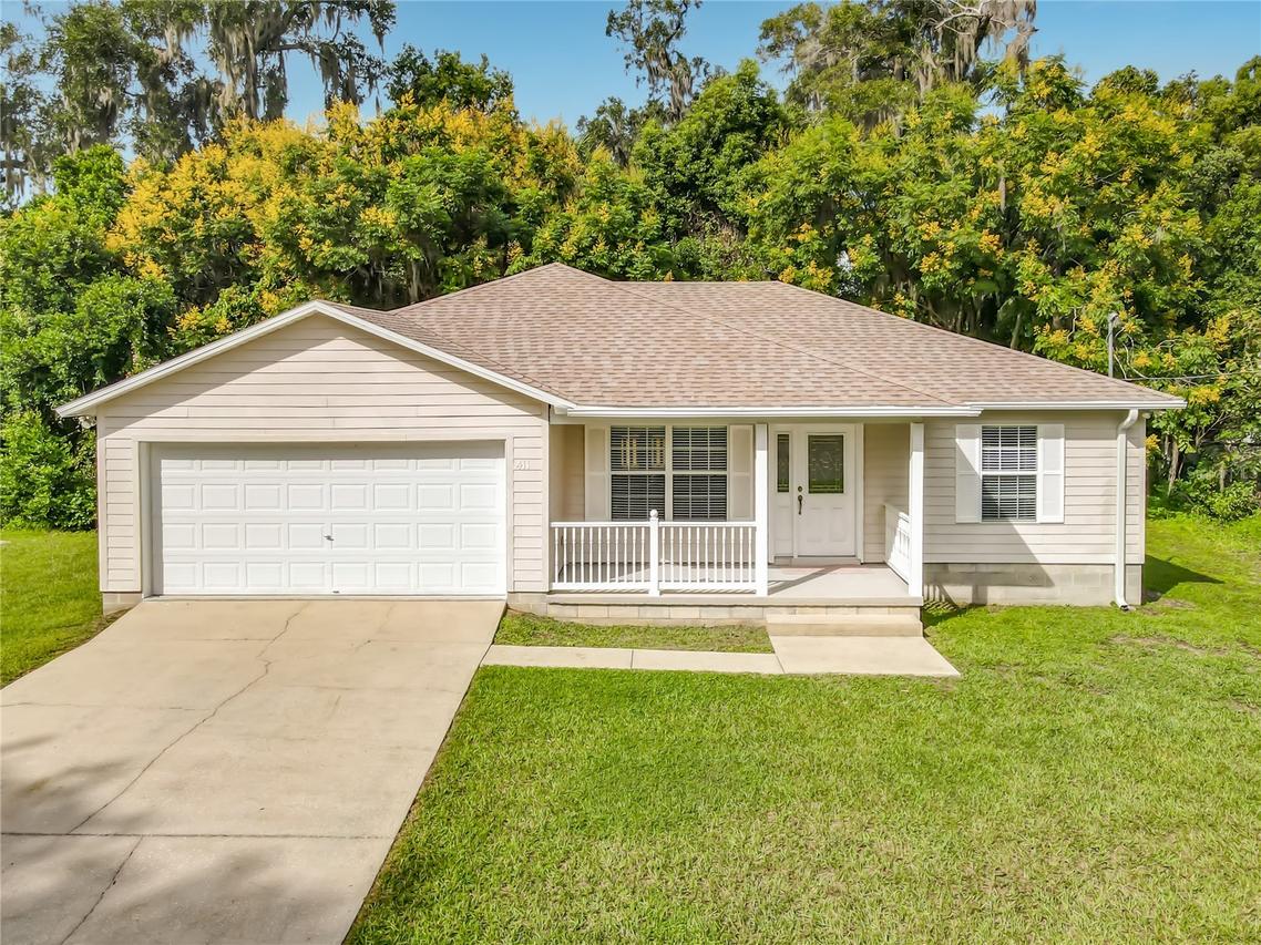 411 Collins Ct., Orange City, FL 32763