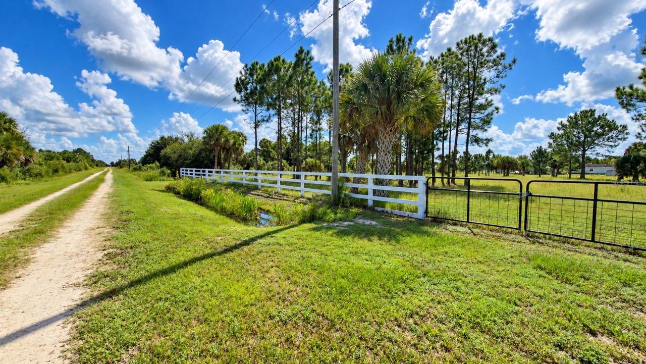 19788 NW 284th St., Okeechobee, FL 34972
