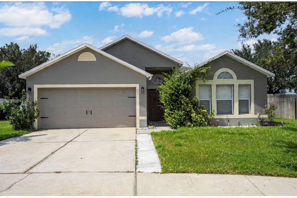 307 Cardiff Ave., Davenport, FL 33897