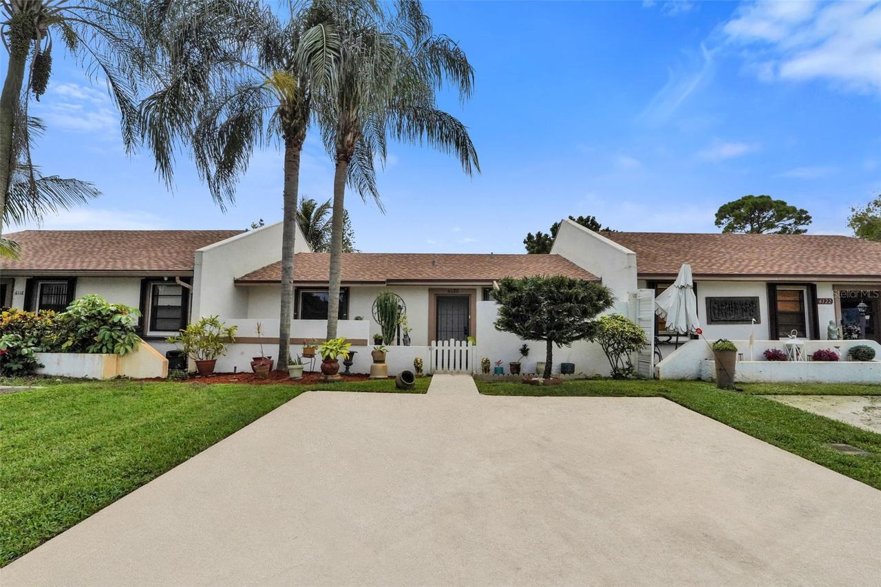 6120 Fairfield Cir., Greenacres, FL 33463