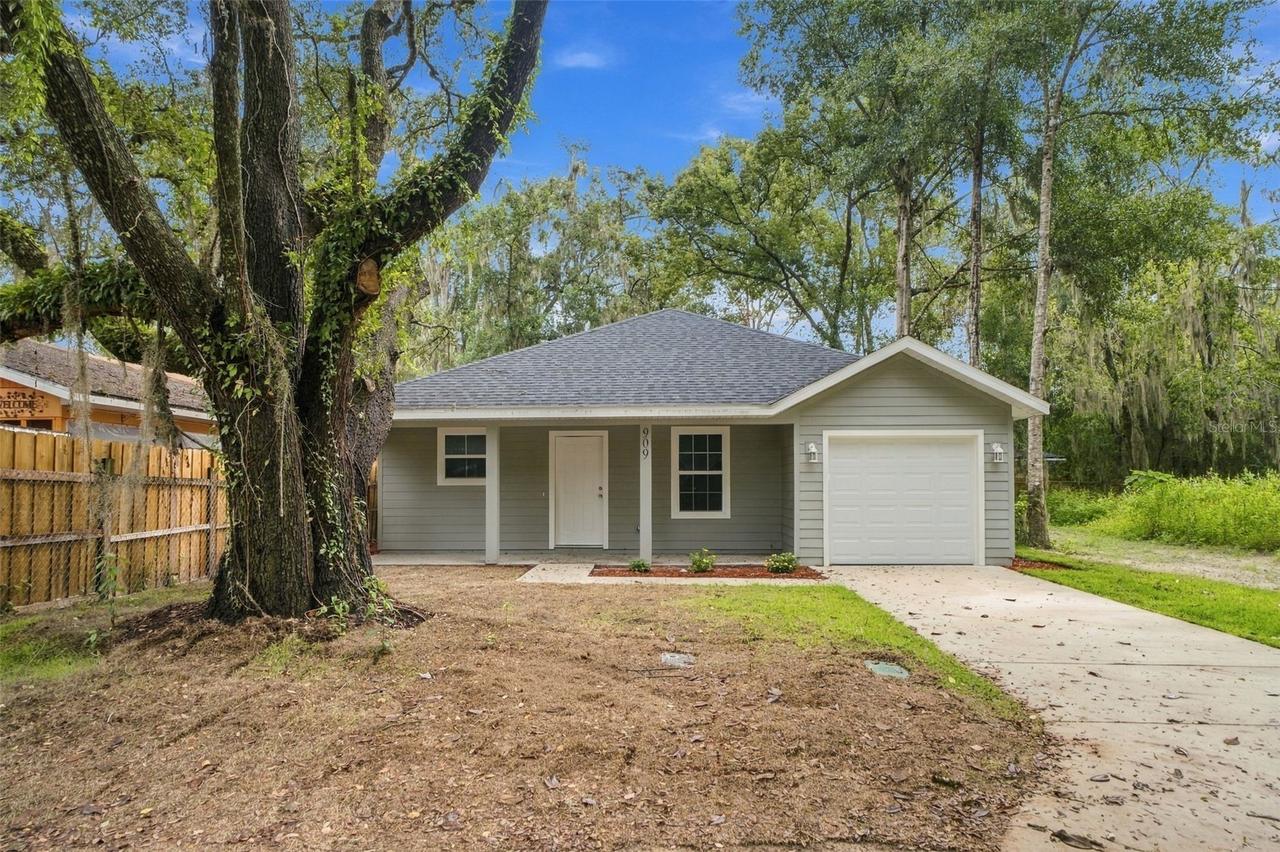 909 NE 18th Ter., Gainesville, FL 32641