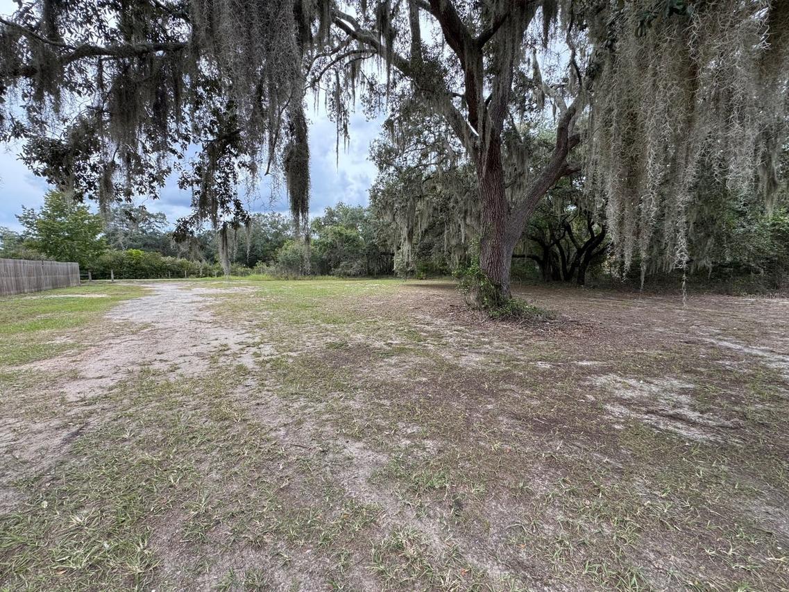 14209 Tennessee Ave., Astatula, FL 34705