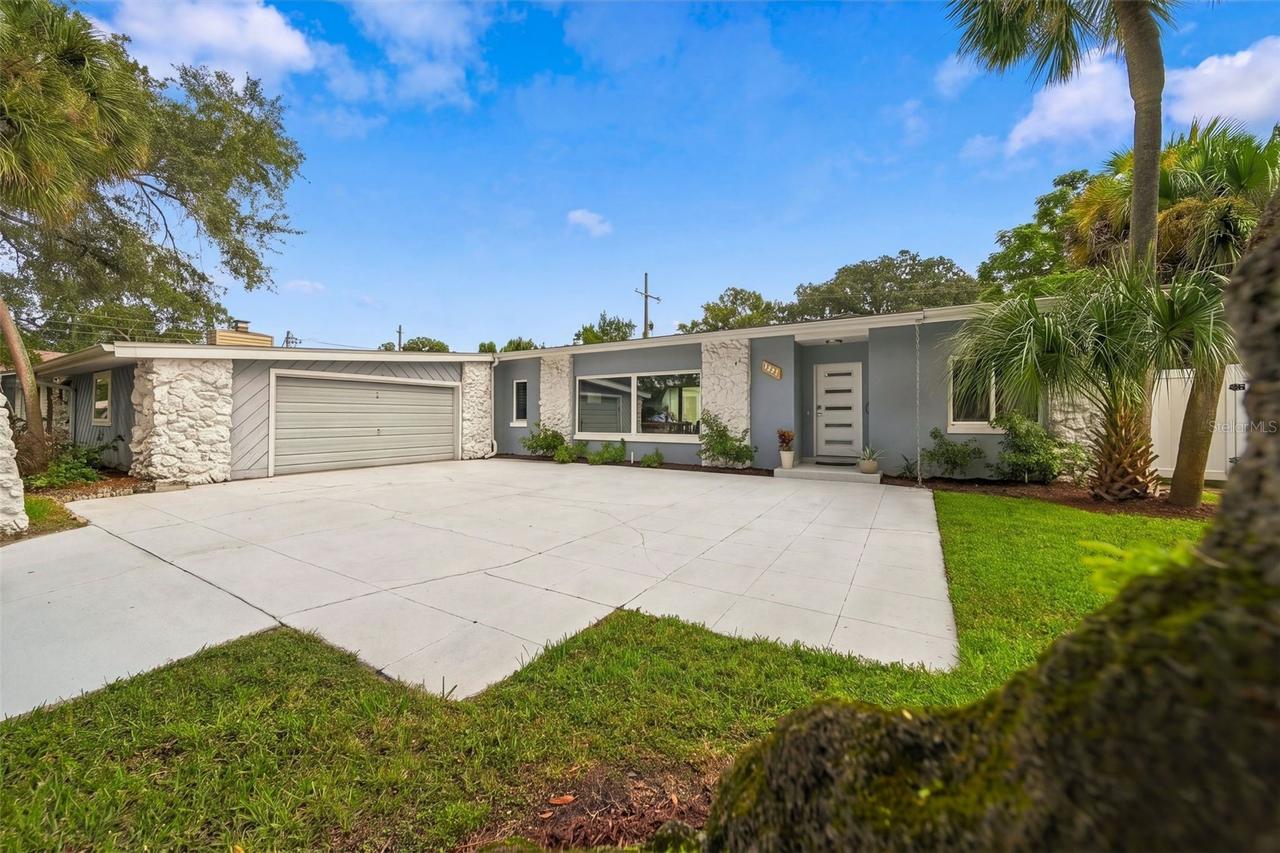 1221 Silverstone Ave., Orlando, FL 32806