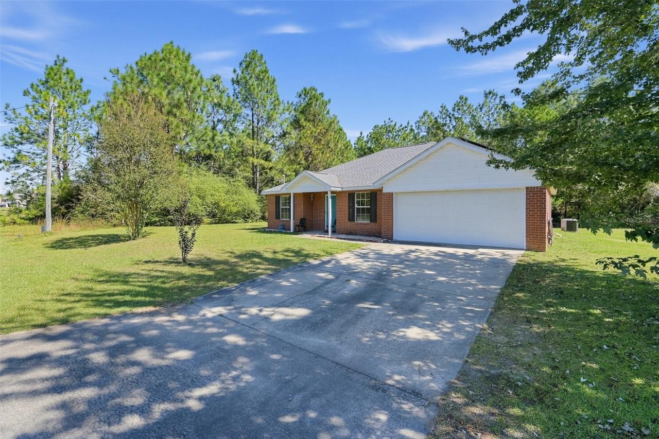 8175 Shooter Ln., Laurel Hill, FL 32567