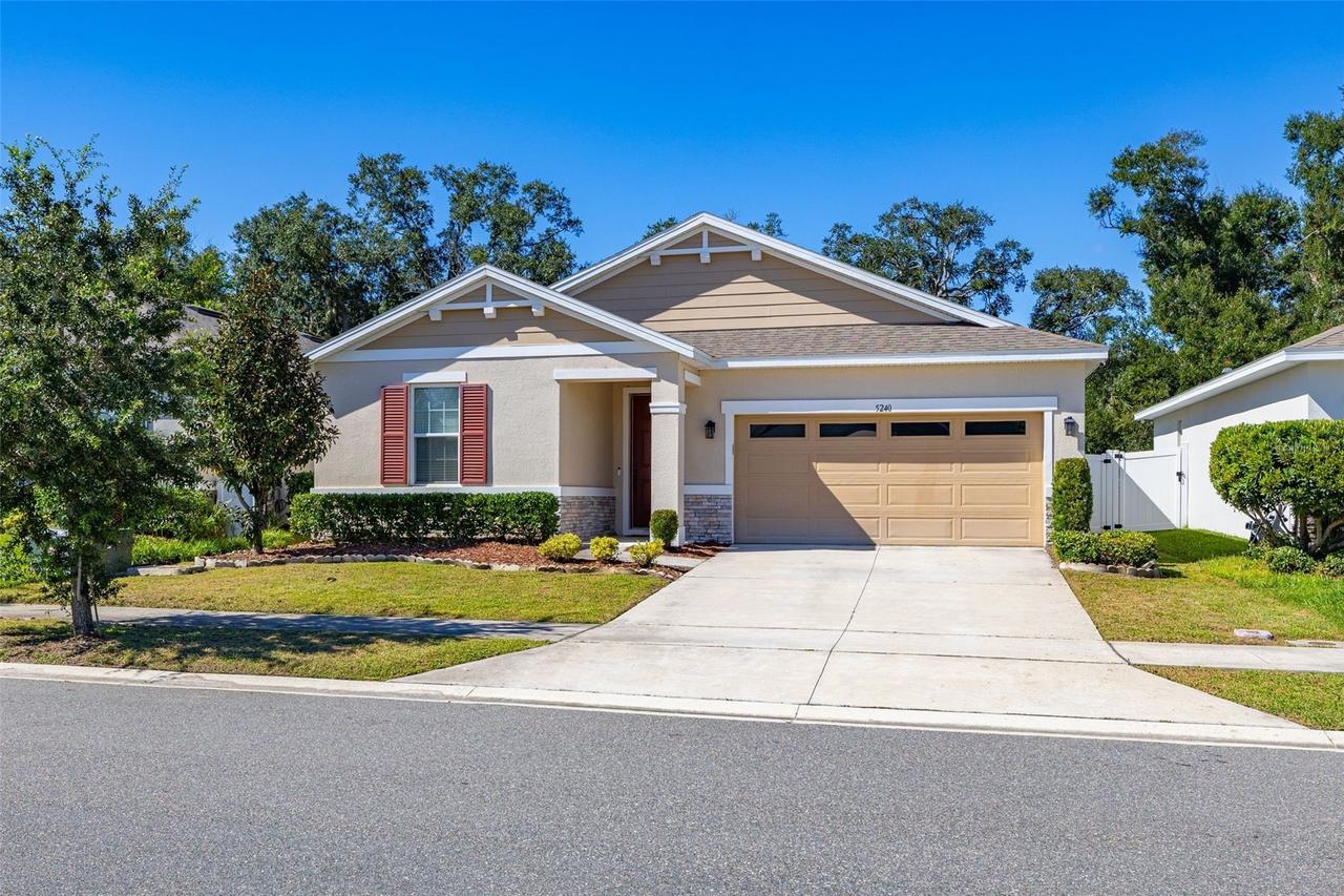 5240 Meadow Song Dr., Okahumpka, FL 34762