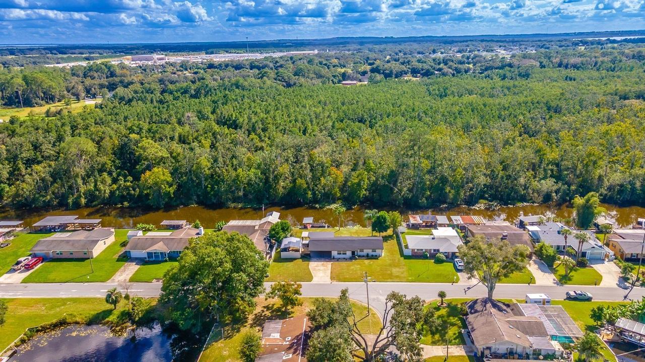 13524 Country Club Dr., Tavares, FL 32778